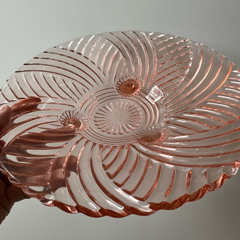 Vintage Anchor Hocking Prismatic Swirl Pink Depression Glass 3 Footed Bowl - Picture 3 of 8